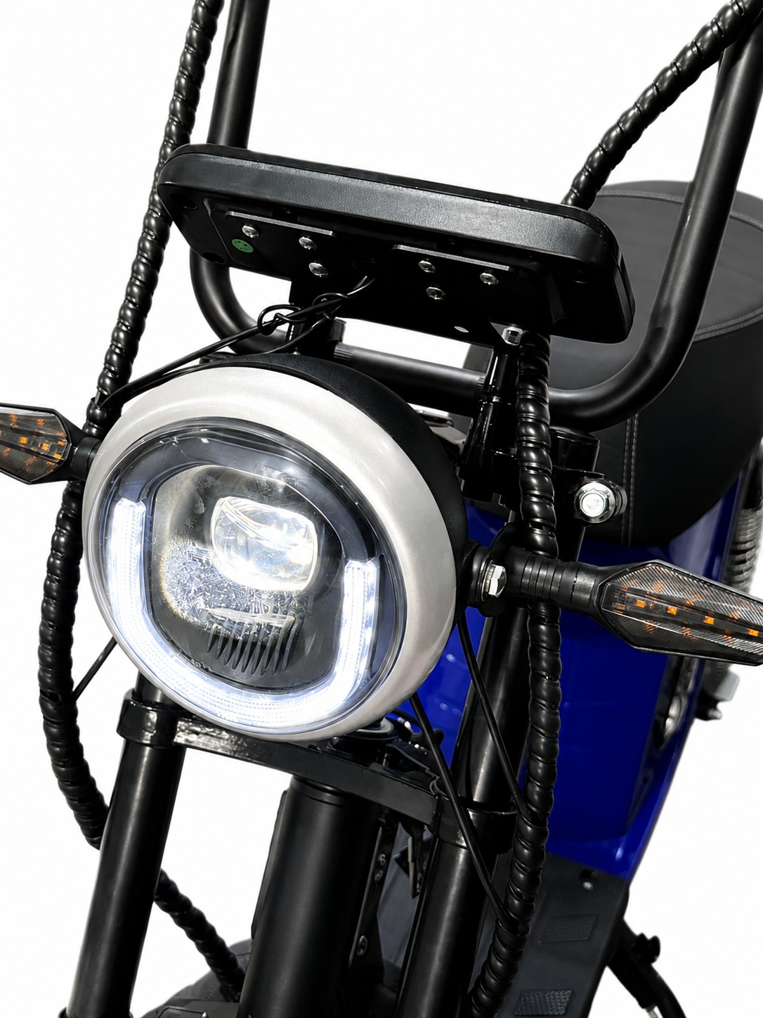 Scooter Elétrica Retrô Azul com Banco Duplo e Encosto – Estilo Clássico e Mobilidade Inteligente - Imagem 3