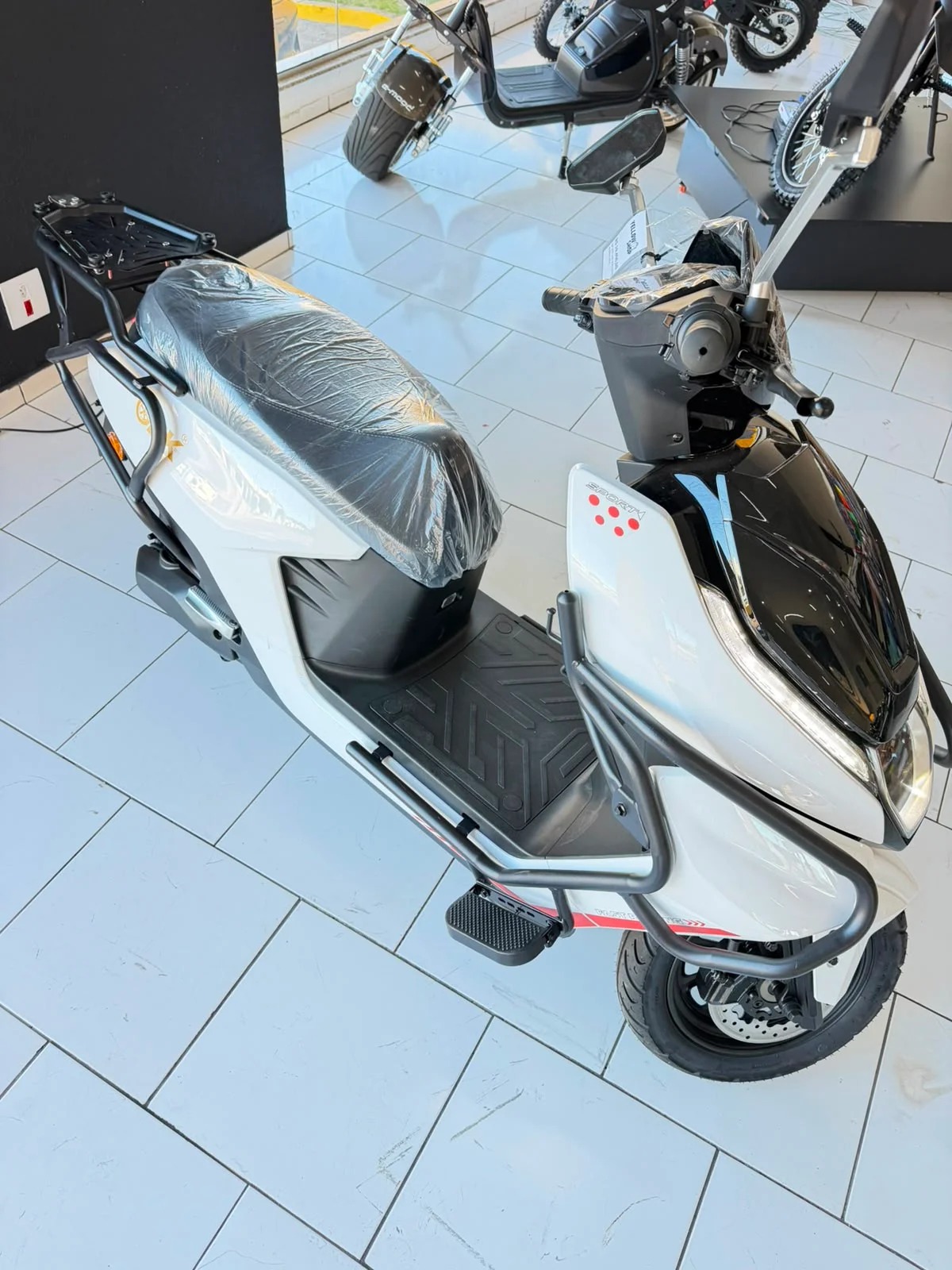 Scooter M-15 Branca - Imagem 3