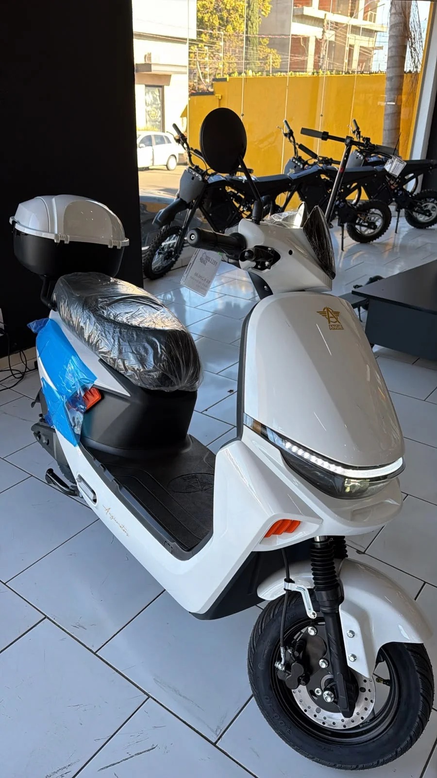 Scooter AG 12 Branca - Imagem 3