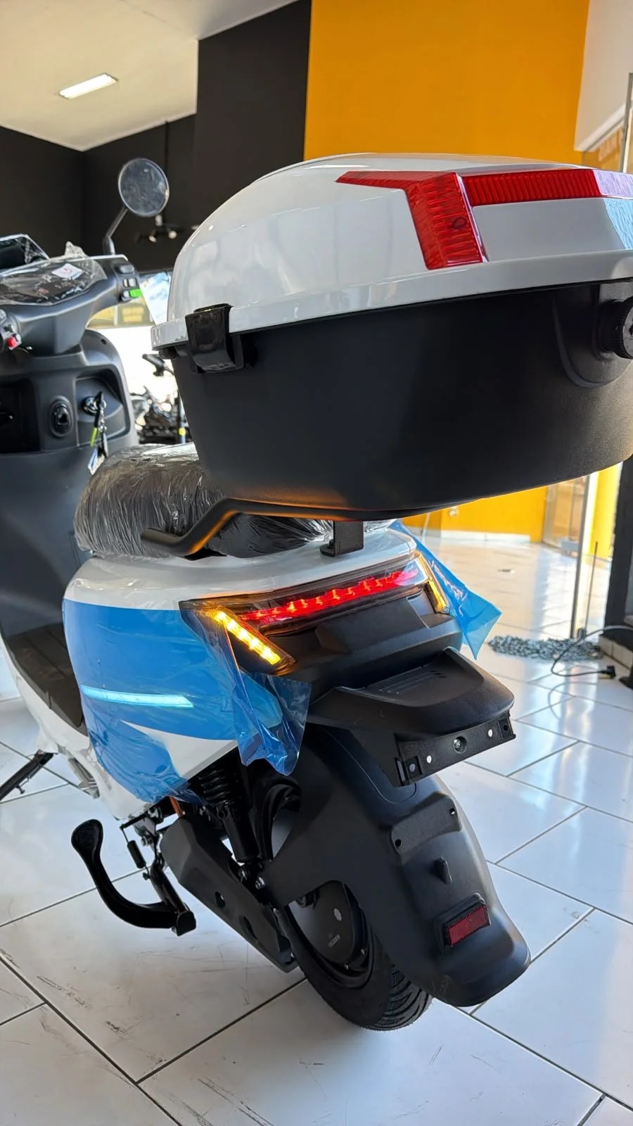 Scooter AG 12 Branca - Imagem 5