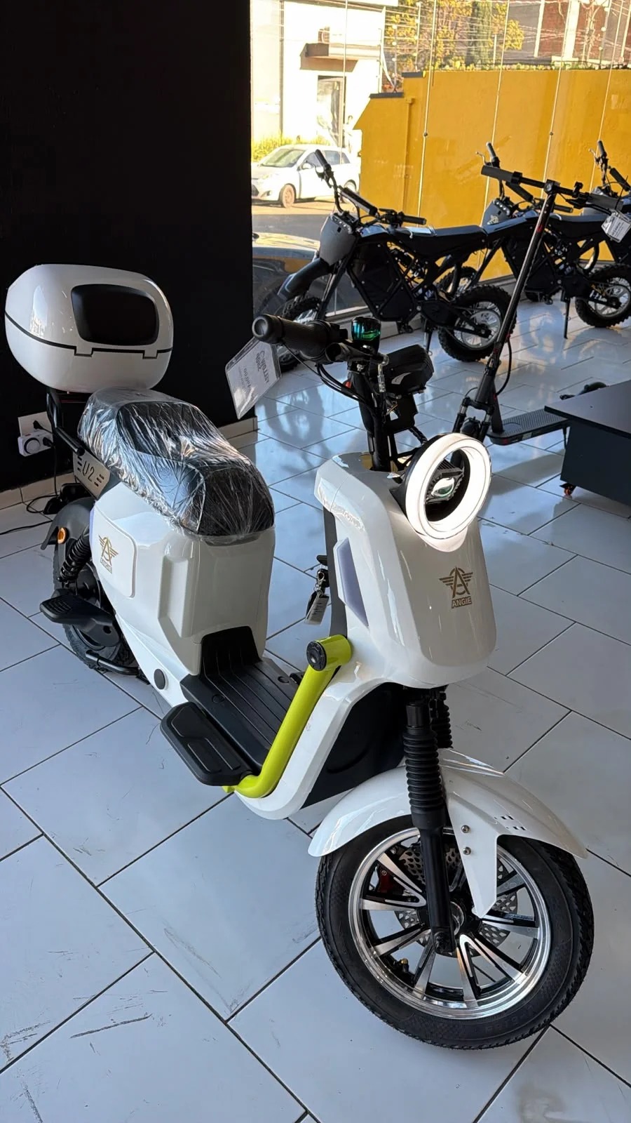 Scooter AG 08 Branca - Imagem 3