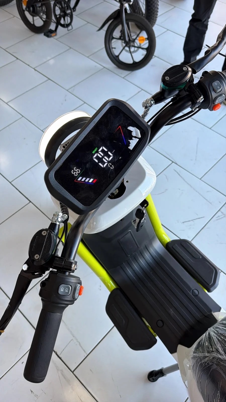 Scooter AG 08 Branca - Imagem 4