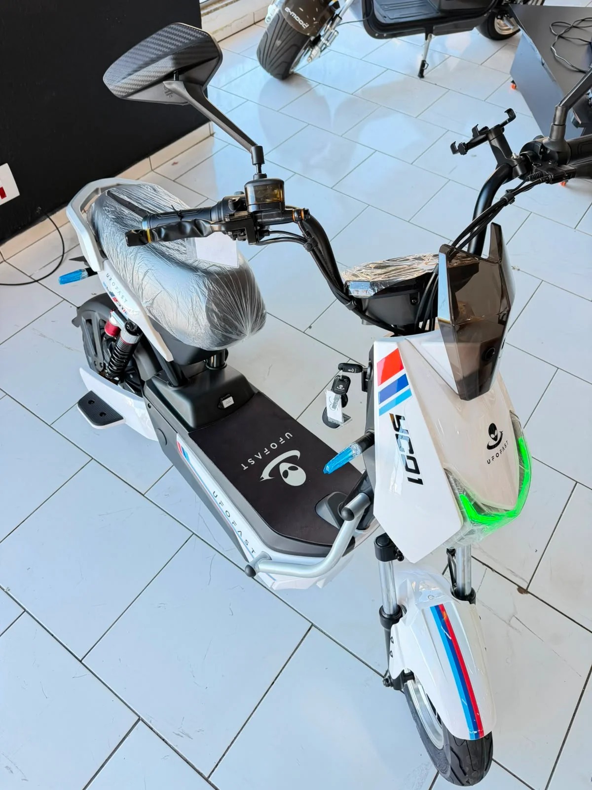 Scooter UFOFAST YC01 Branca - Imagem 3